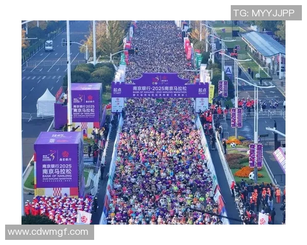 南京飞盘队在城市马拉松积分榜中以92分稳居第一名引发关注 南京飞盘队在城市马拉松积分榜中以92分稳居第一名引发关注